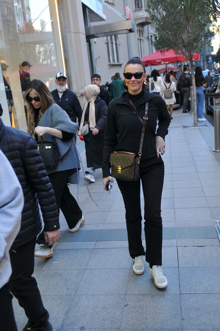 Yurt dışından yeni gelen Tuvana Türkay'dan sorulara cevap yok