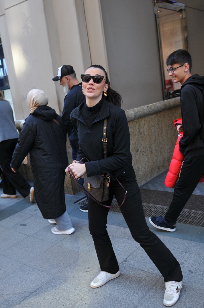 Yurt dışından yeni gelen Tuvana Türkay'dan sorulara cevap yok