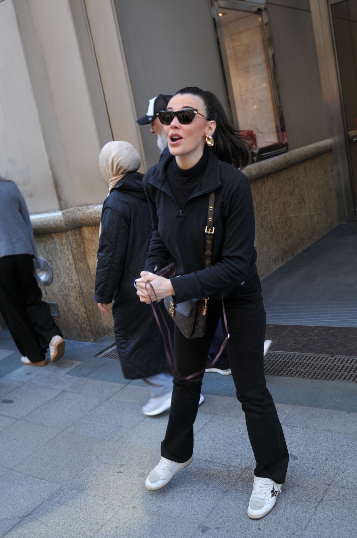 Yurt dışından yeni gelen Tuvana Türkay'dan sorulara cevap yok