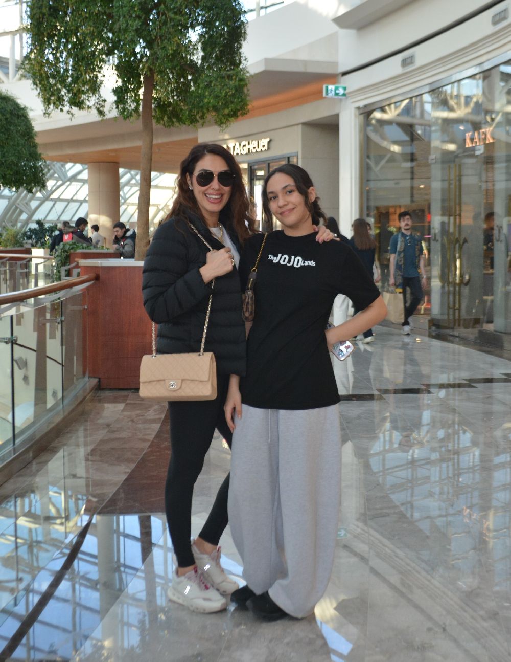 Zuhal Topal ve kızı Lina'nın AVM turu