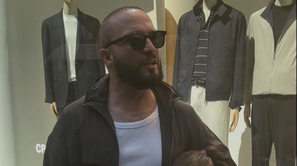 Berkay kızını arabanın ön koltuğuna oturtması dikkat çekti
