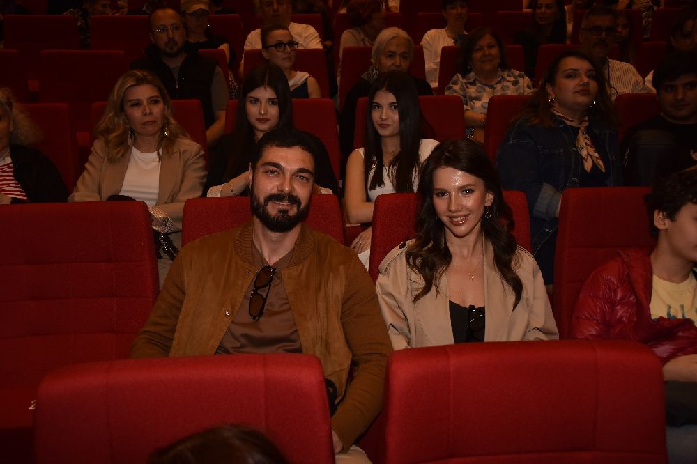Cevriye Müzikali görkemli kadrosuyla sahneye taşındı