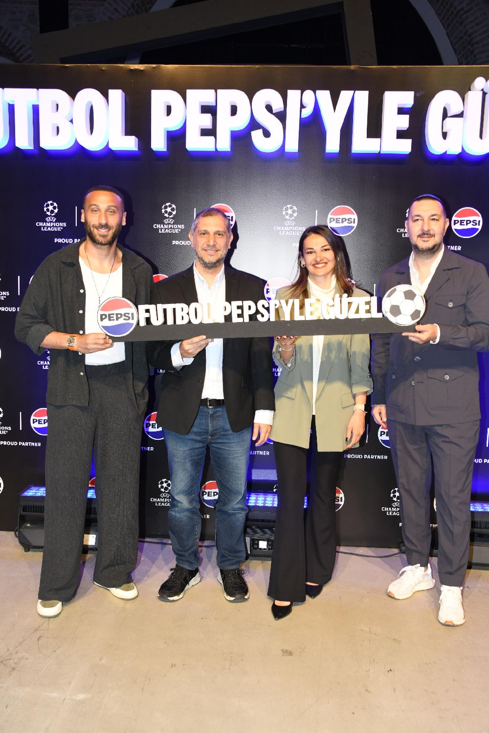 Dev maçı birlikte izlediler   