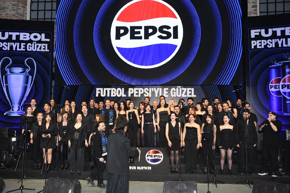 Dev maçı birlikte izlediler   