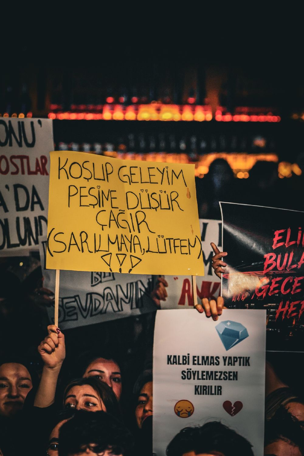 Emir Can İğrek hayranlarını yağmur durduramadı!