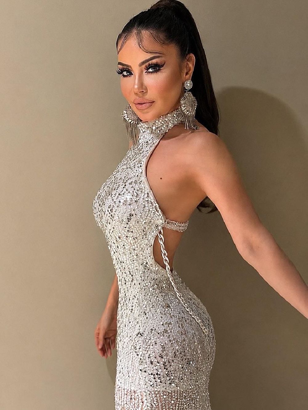 Lara'dan estetik itirafı: Herkes fabrikadan çıkmış gibi