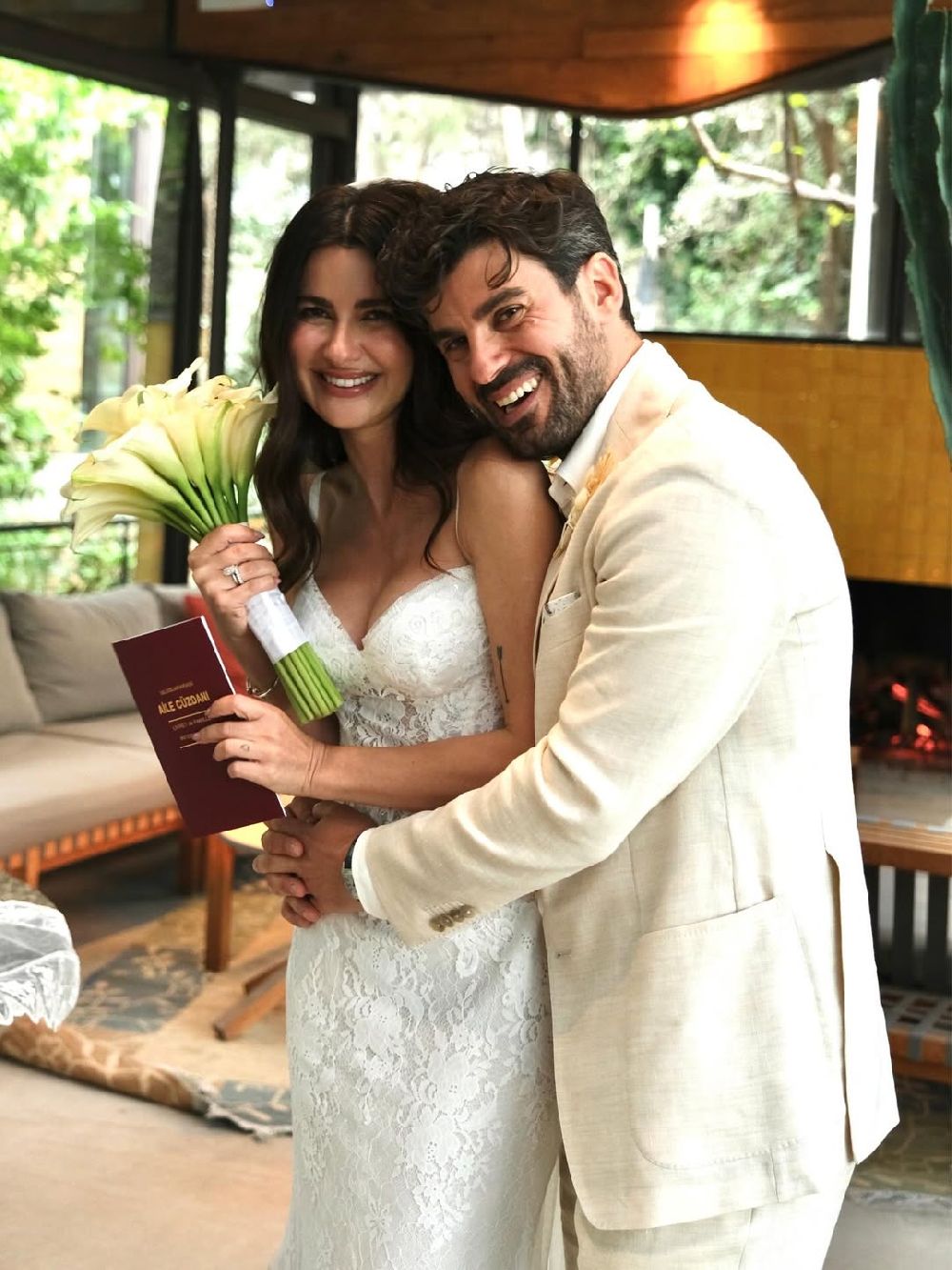 Nesrin Cavadzade ile Kadir Taner Uçar ile evlendi. Oyuncu düğün fotoğraflarını paylaştı