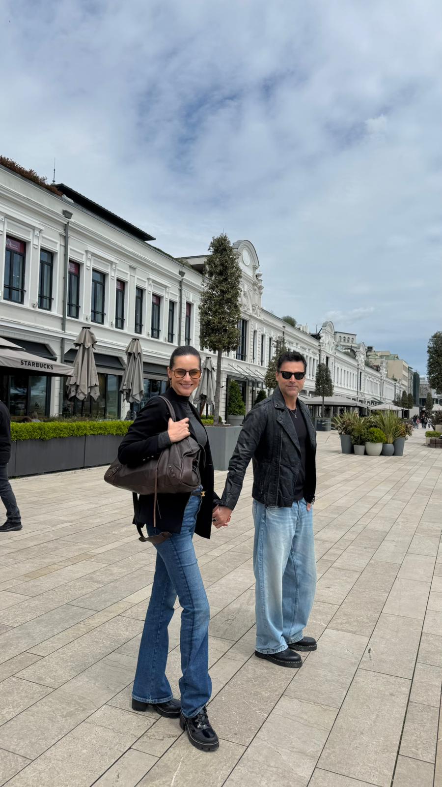 Sedef Avcı ve Kıvanç Kasabalı'nın AVM tarzı
