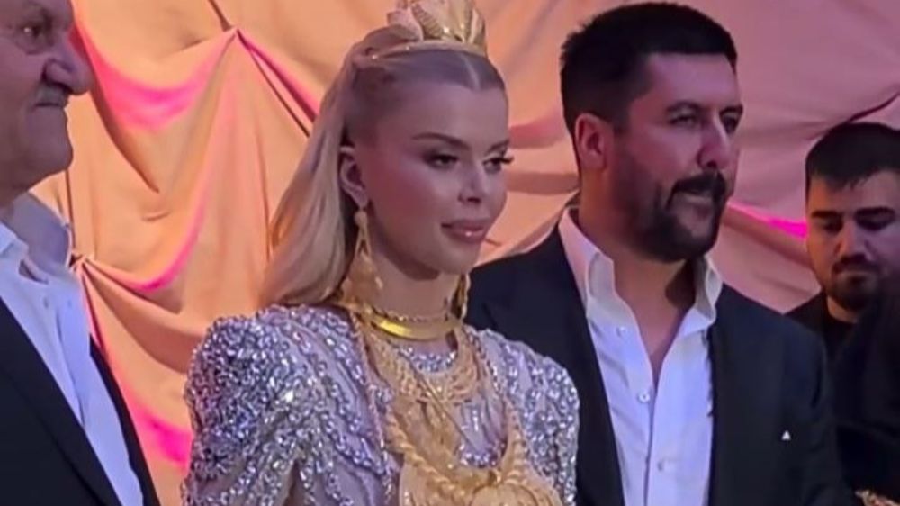 Sosyal medya fenomeni Çağla Öz nişanlandı! Kilosu kadar altın takıldı