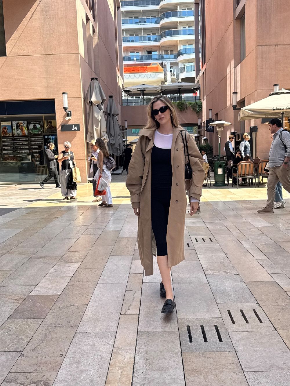Yasemin Şefkatli güzel havanın tadını çıkardı