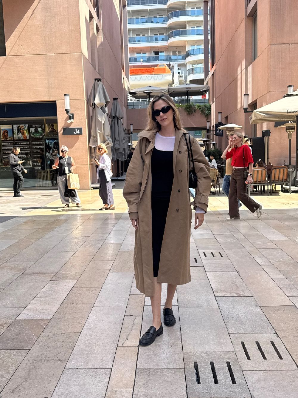 Yasemin Şefkatli güzel havanın tadını çıkardı