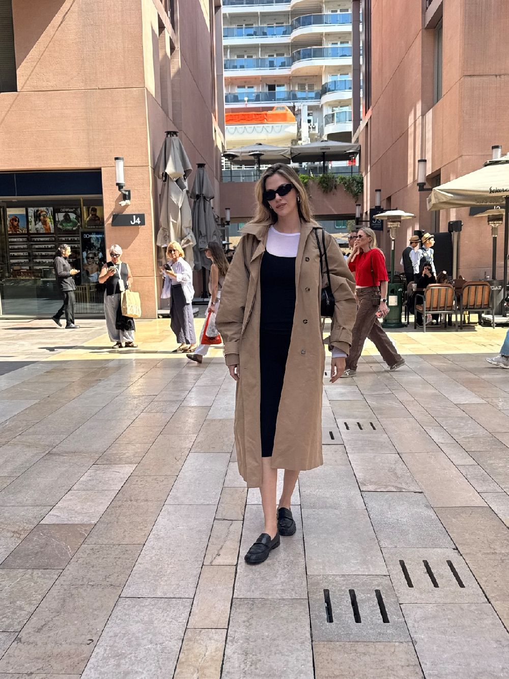 Yasemin Şefkatli güzel havanın tadını çıkardı