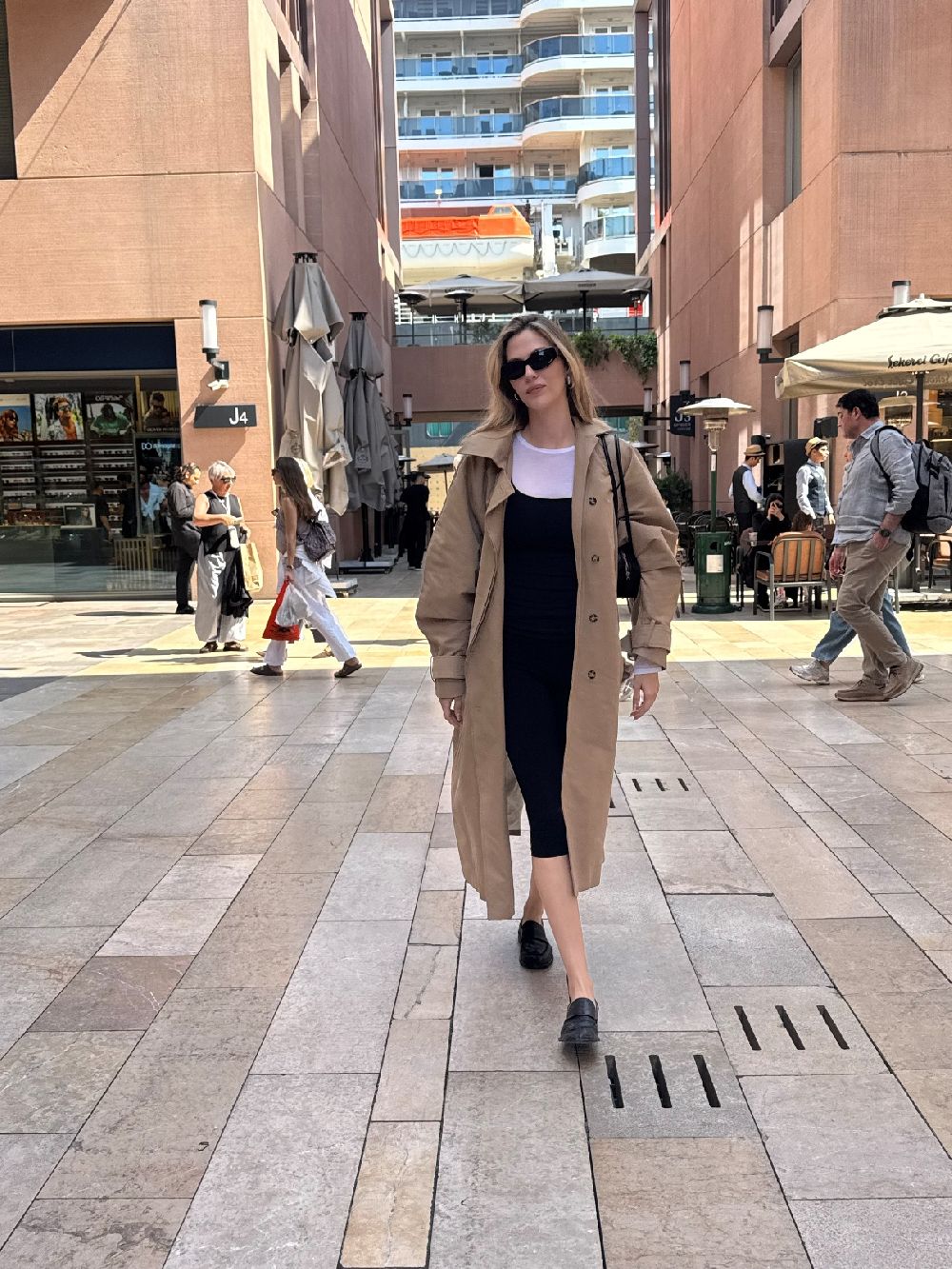 Yasemin Şefkatli güzel havanın tadını çıkardı
