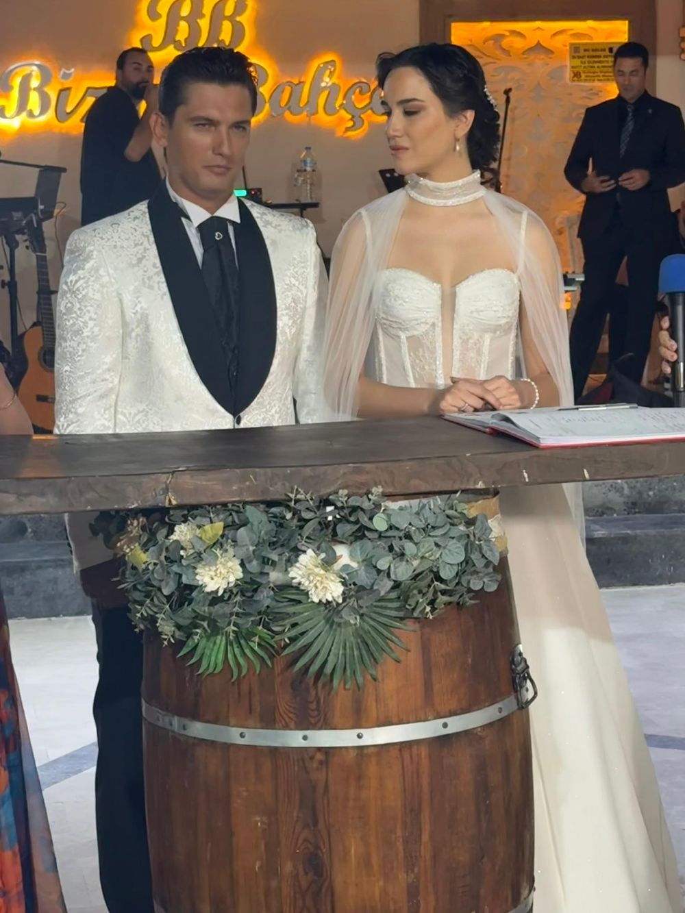 Boğaç Aksoy ve Yaşam Ezgi Aksoy İzmir’de evlendi