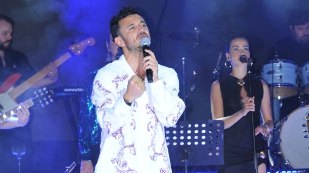 Buray çalışma arkadaşıyla aşkı yanlış bulduğunu söyledi