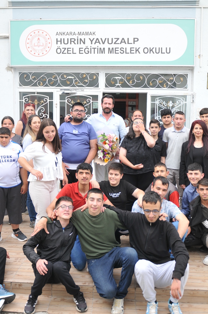 Burç Kümbetlioğlu’ndan özel gereksinimli öğrencilere anlamlı ziyaret