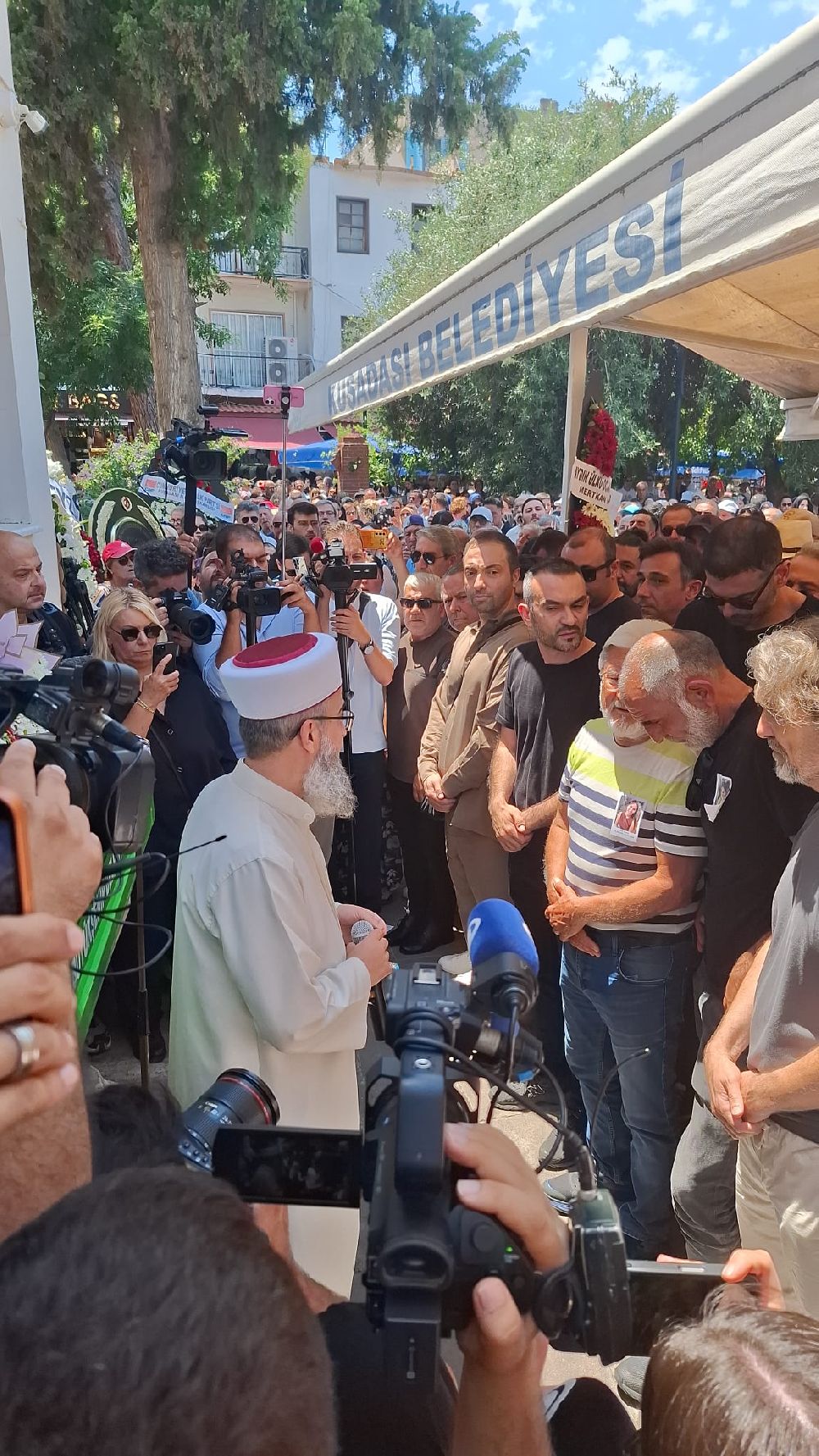 Ece İrtem son yolculuğuna uğurlandı