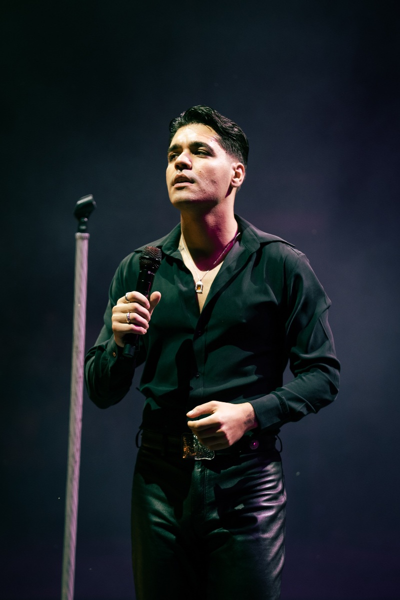 Emir Can İğrek’ten iki konserde iki sürpriz