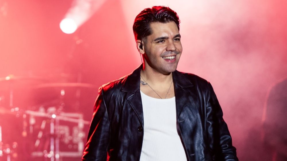Emir Can İğrek’ten iki konserde iki sürpriz   