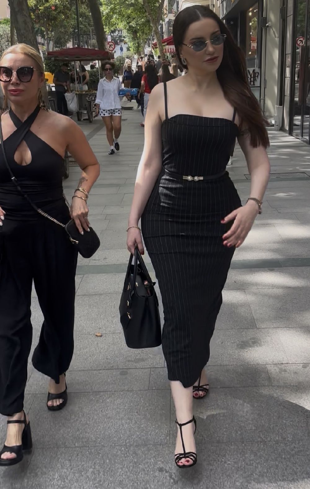 Esra Ezmeci'den estetik açıklaması!