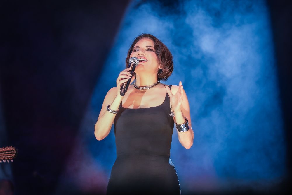 Göksel’e sahnede sürpriz