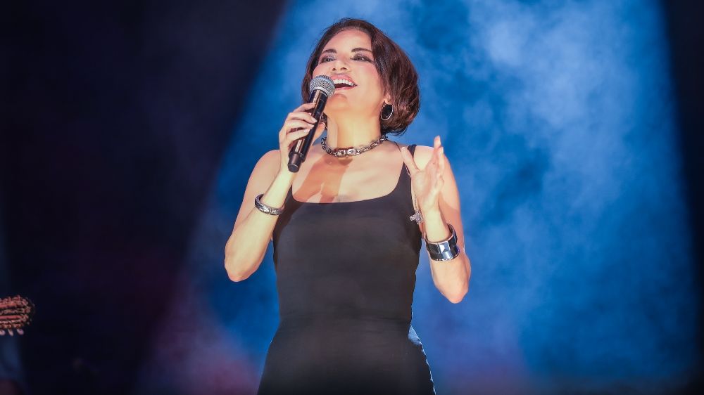 Göksel’e sahnede sürpriz