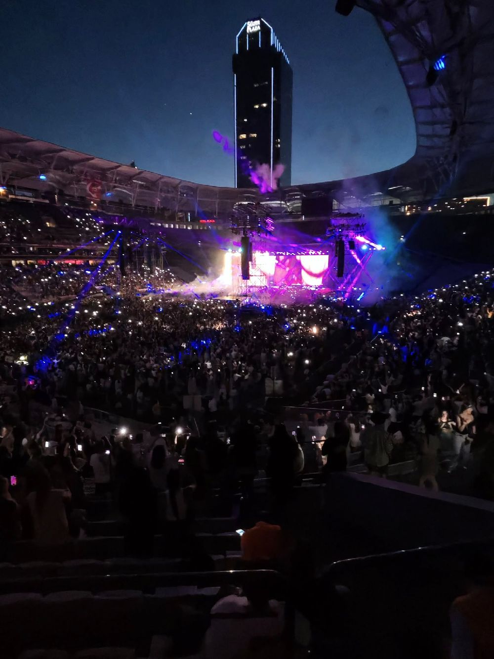 Max Korzh’tan rekor gibi konser