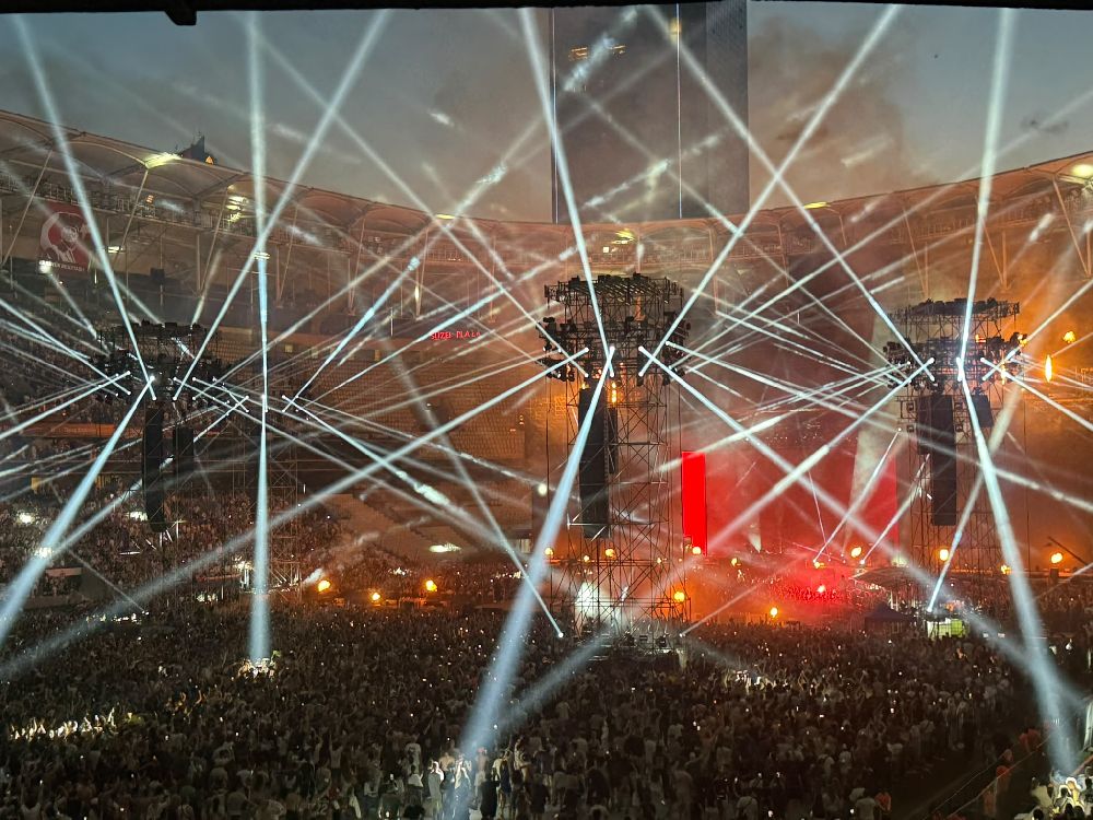 Max Korzh’tan rekor gibi konser