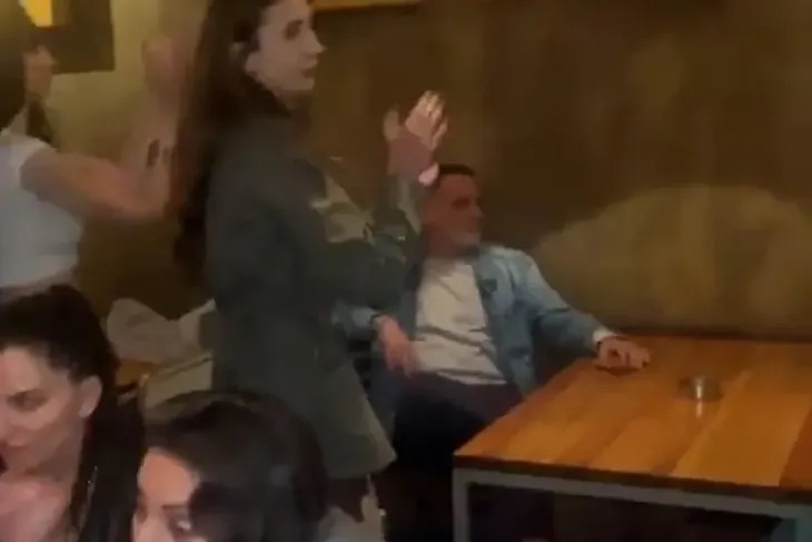 Zafer Algöz bir mekandan protesto edilerek çıkarılan Ozan Güven hakkında konuştu