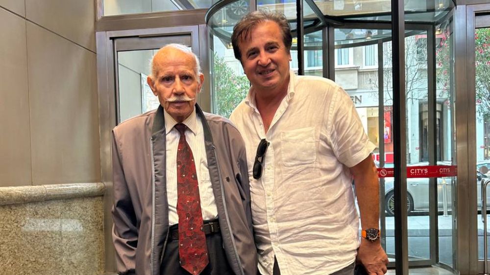 Ali Gültiken babasıyla AVM turu yaptı