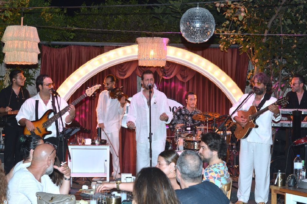 Karaf rüzgârı Bodrum'da esti