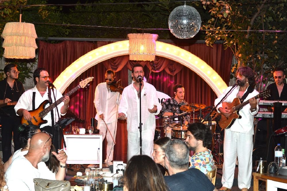 Karaf rüzgârı Bodrum'da esti