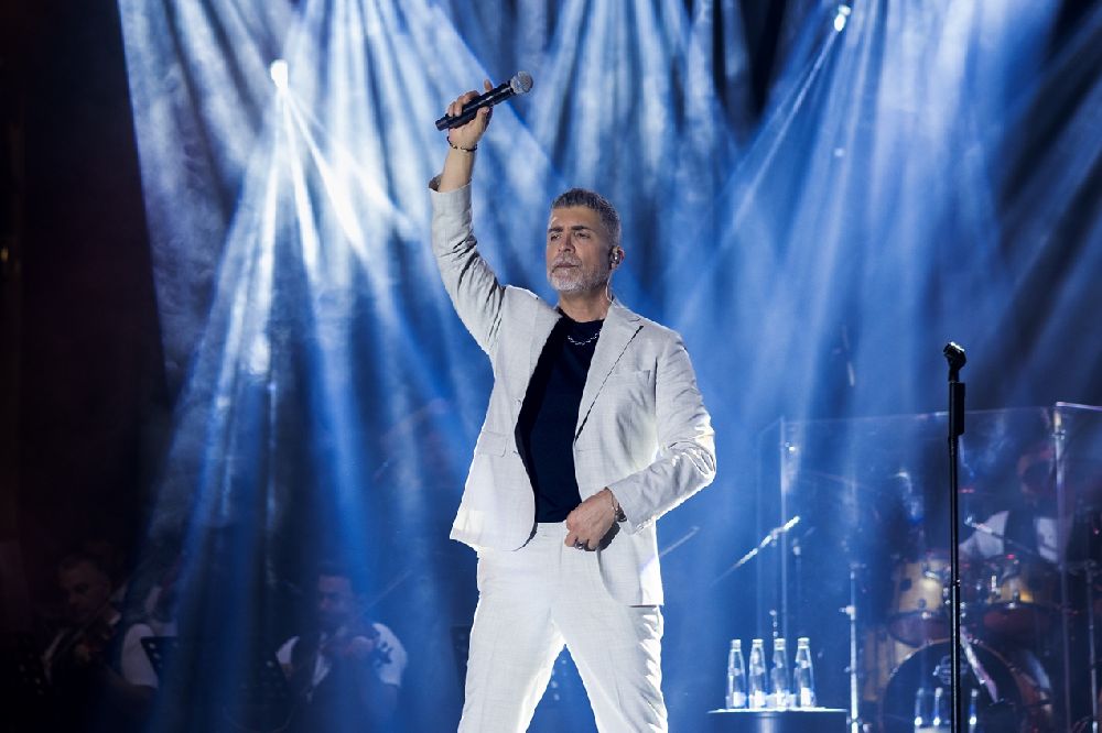 Özcan Deniz hayranlarıyla söyledi