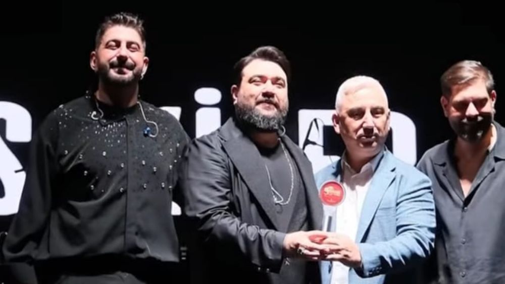 Sakiler, memleketi Bergama'da coşkuyla karşılandı