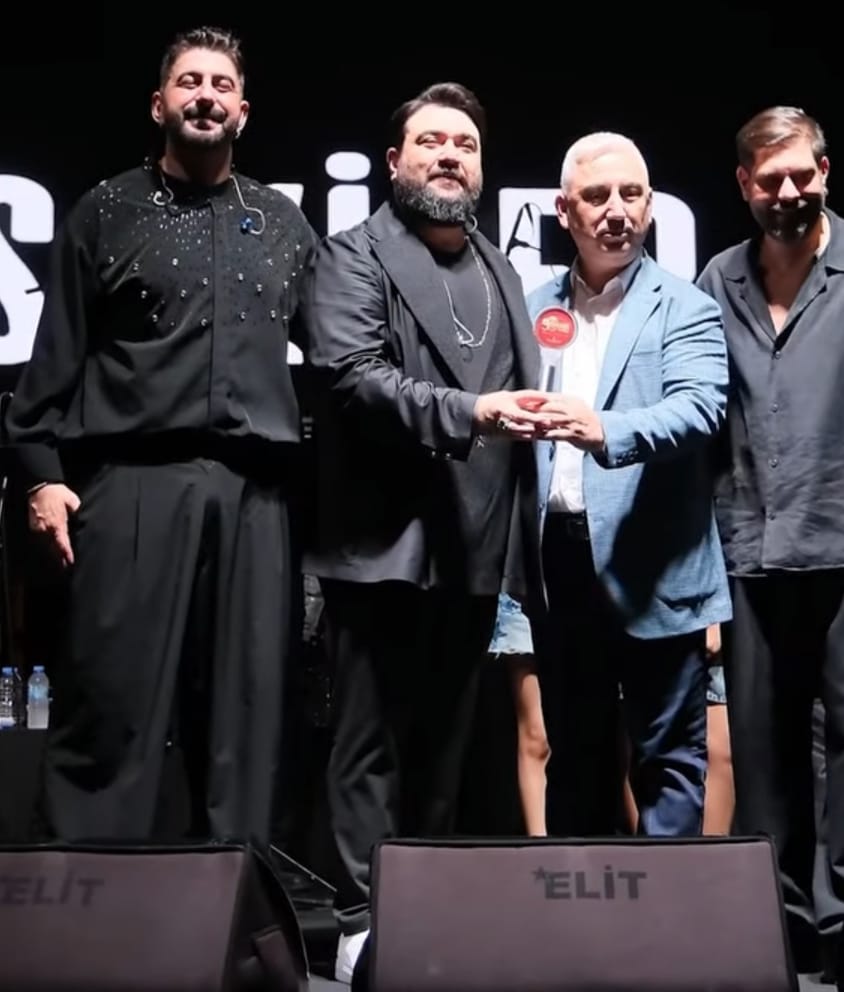 Sakiler, memleketi Bergama'da coşkuyla karşılandı