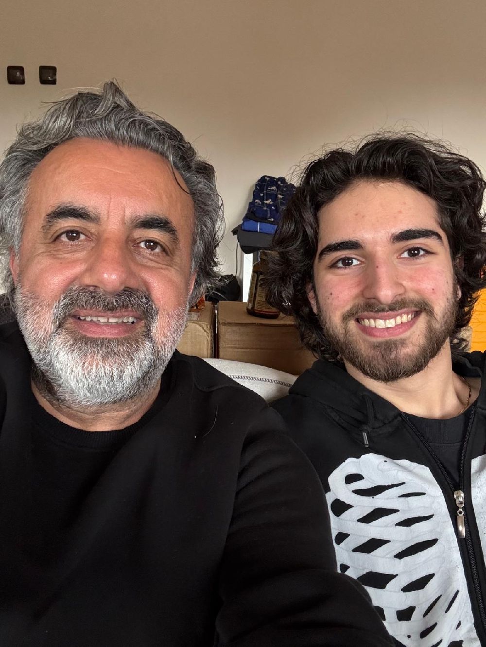 Ünlü yönetmen Kamil Çetin'in oğlu Tibo'dan Fransızca Türkçe şarkı