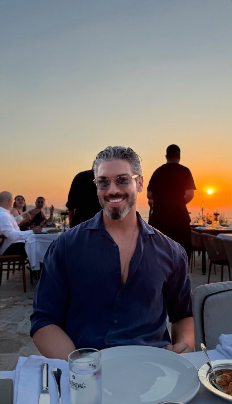 Ünlülere buluşturan açılış
