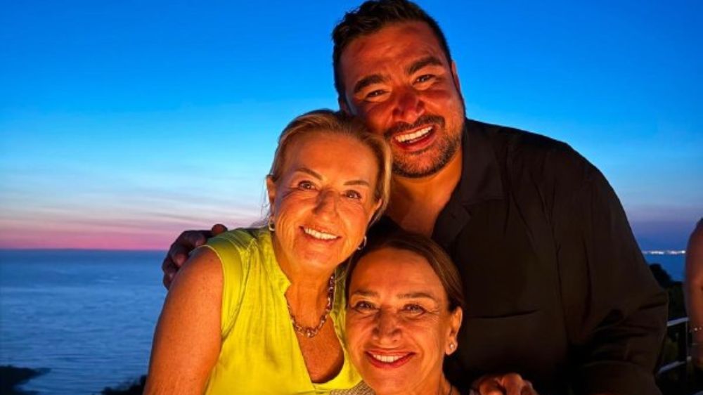 Ünlülere buluşturan açılış