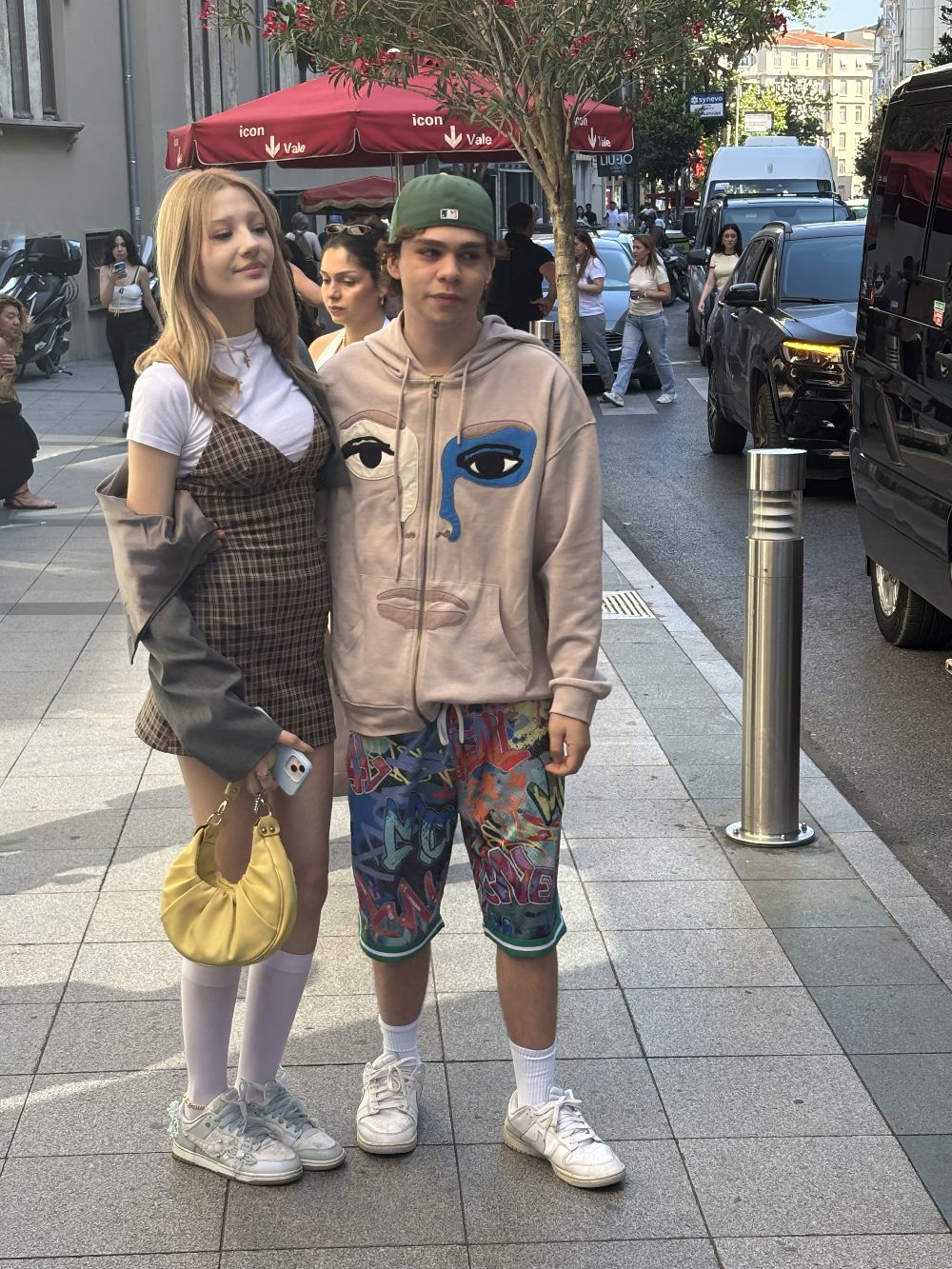 Yerli Justin Bieber olarak tanınan şarkıcı Alper Erözer'den Sefo'ya gönderme