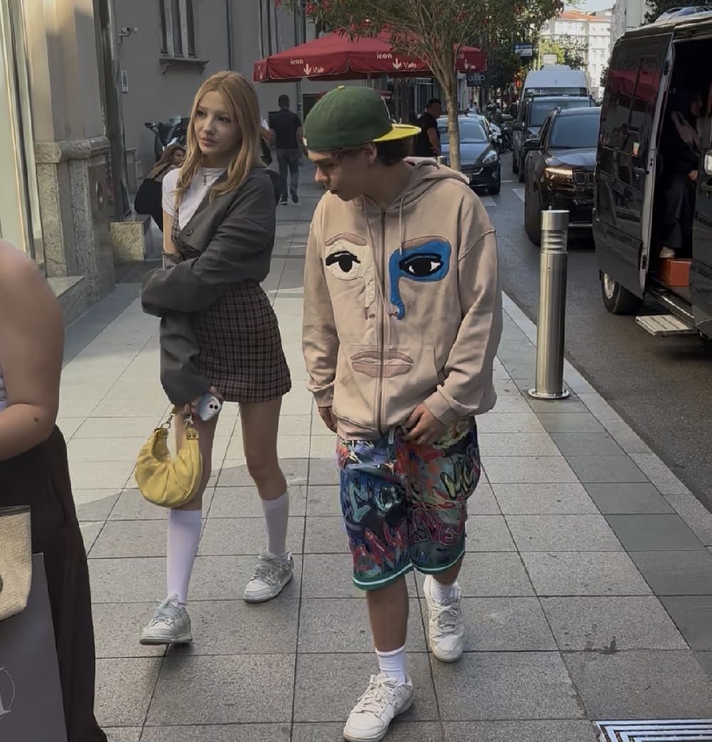 Yerli Justin Bieber olarak tanınan şarkıcı Alper Erözer'den Sefo'ya gönderme