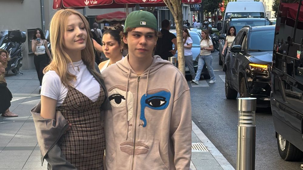 Yerli Justin Bieber olarak tanınan şarkıcı Alper Erözer'den Sefo'ya gönderme