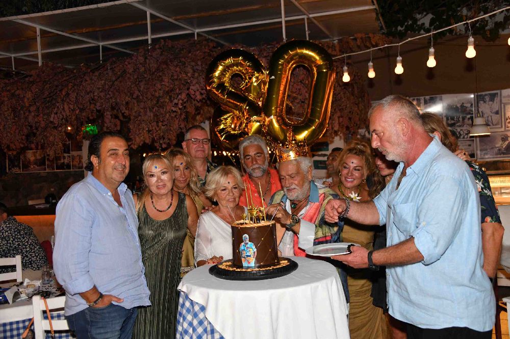 Fedon 80'inci yaşını Bodrum'da kutladı