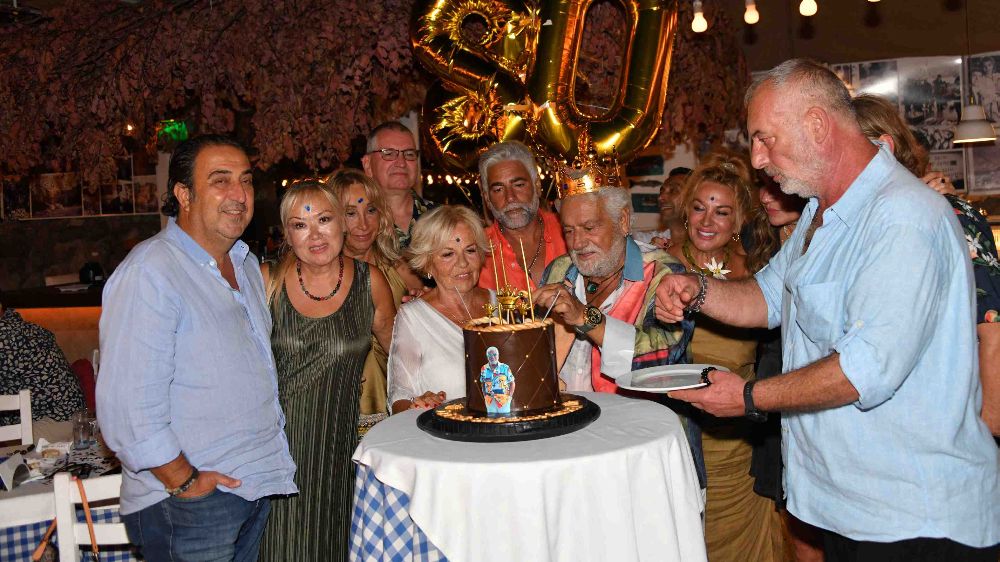 Fedon 80'inci yaşını Bodrum'da kutladı