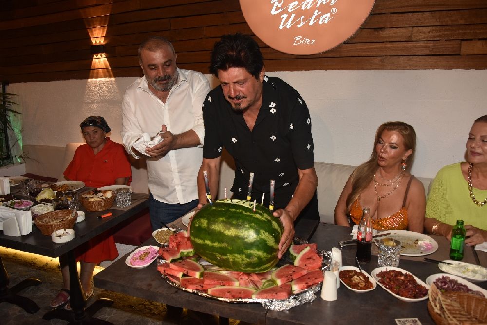 Müşerref Akay'dan genç şarkıcılara ağır gönderme