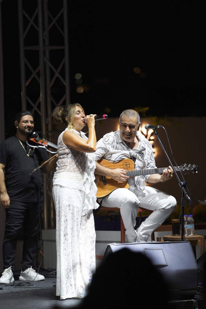 Özülkü çifti Bodrum’u büyüledi