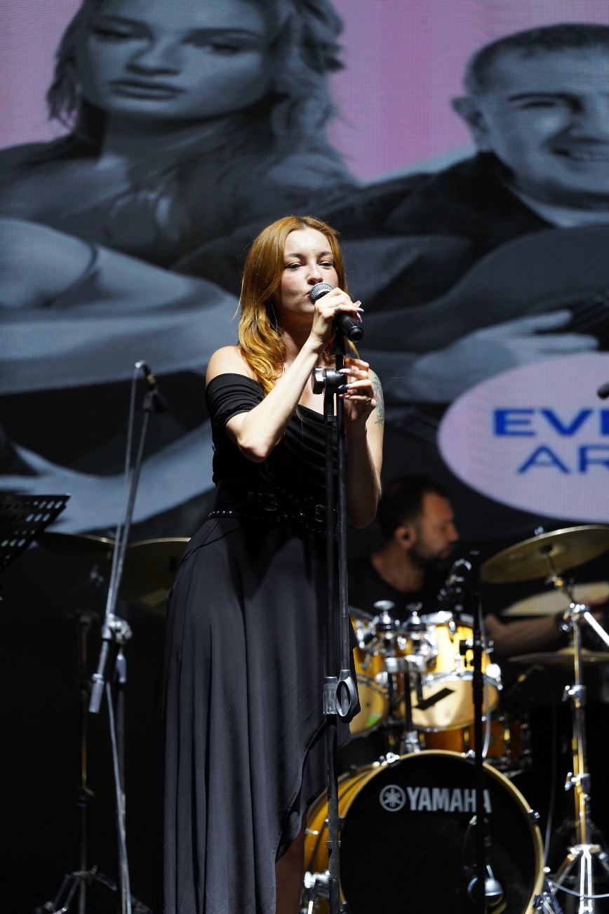 Özülkü çifti Bodrum’u büyüledi