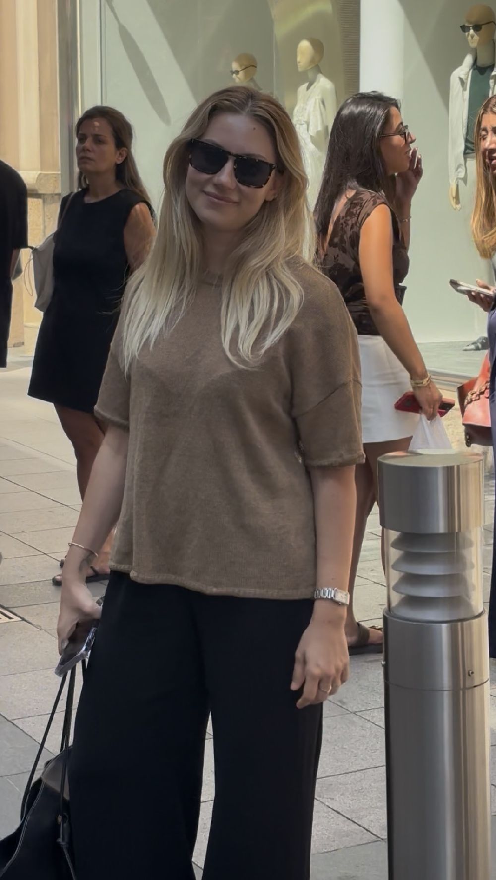 Sandra Pestemalciyan eski sevgilisi Akın Akınözü'yle ilgili soruları cevapsız bıraktı