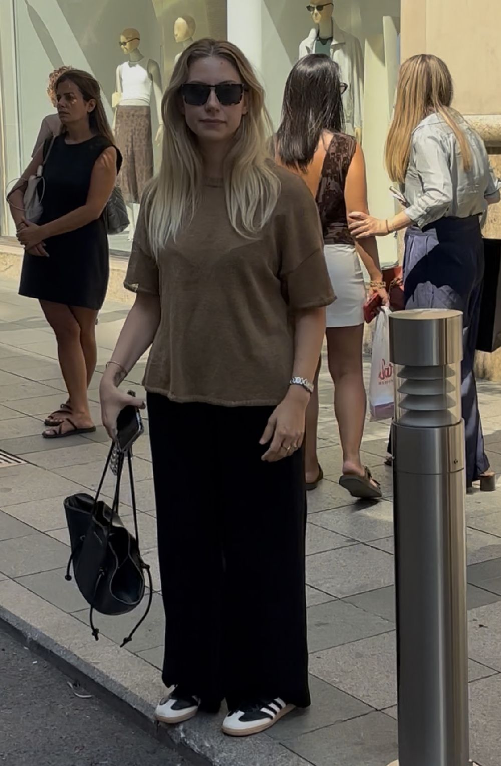 Sandra Pestemalciyan eski sevgilisi Akın Akınözü'yle ilgili soruları cevapsız bıraktı