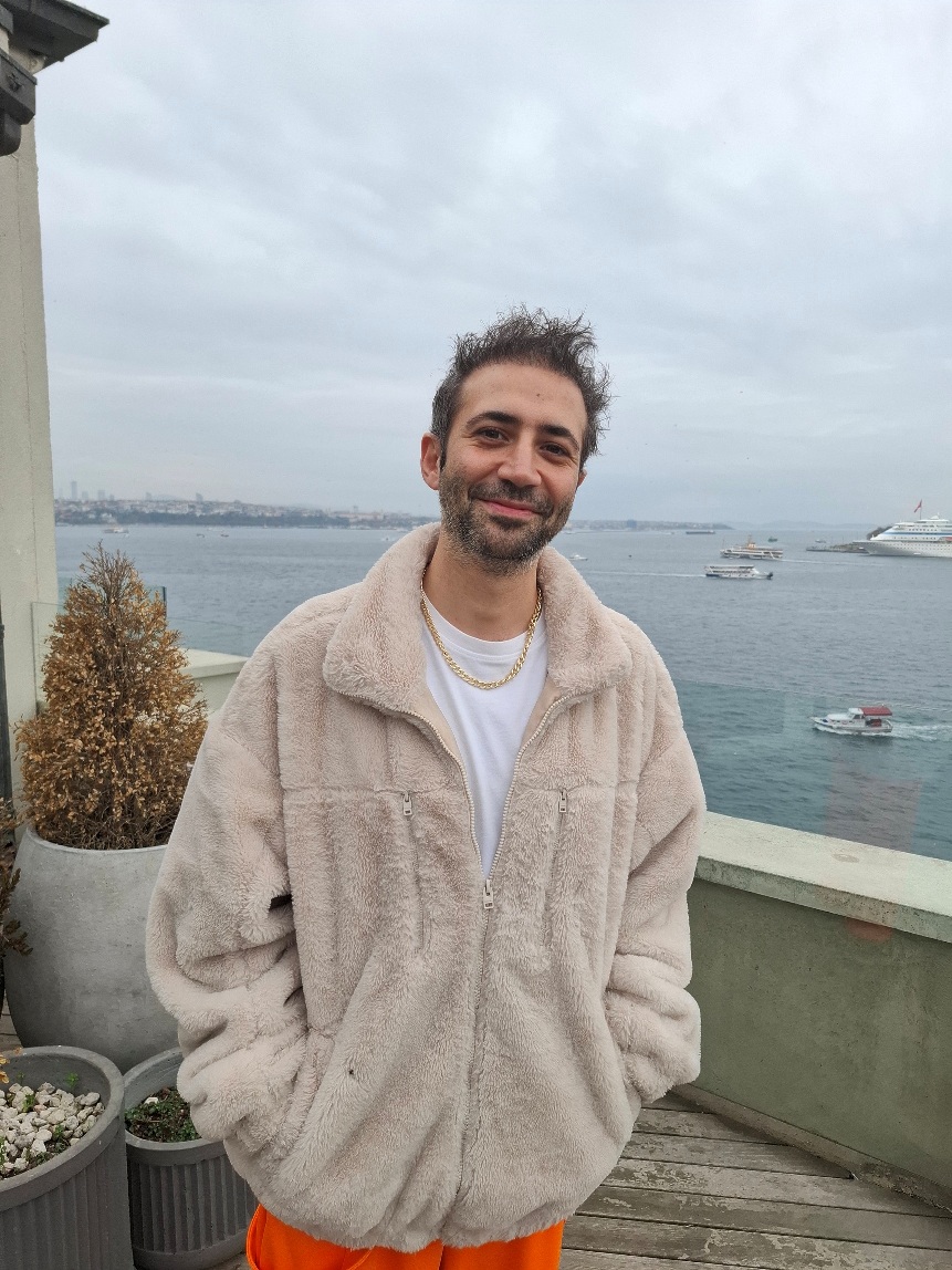 Sarp Bozkurt'a Uluslararası En İyi Erkek Oyuncu Ödülü