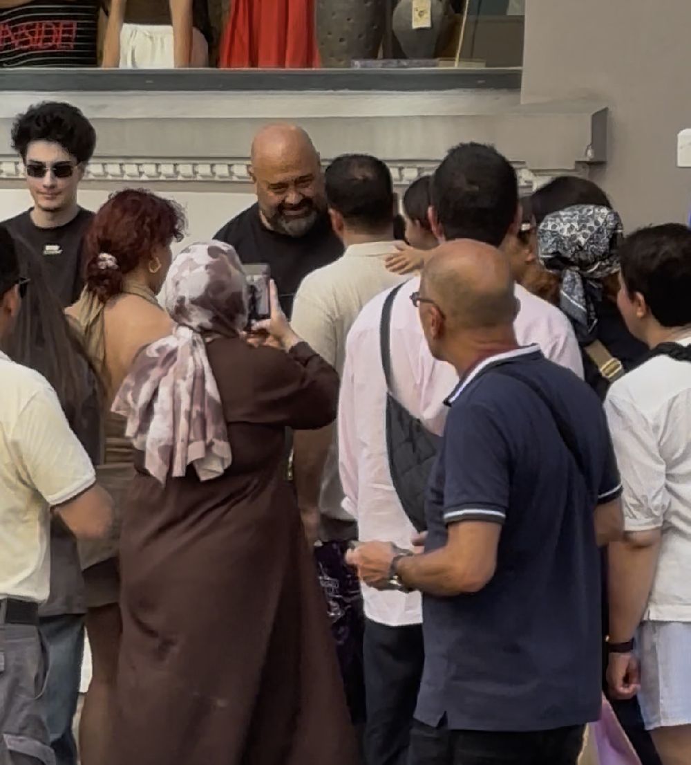 Somer Sivrioğlu ilgiden Nişantaşı'nda yürüyemedi